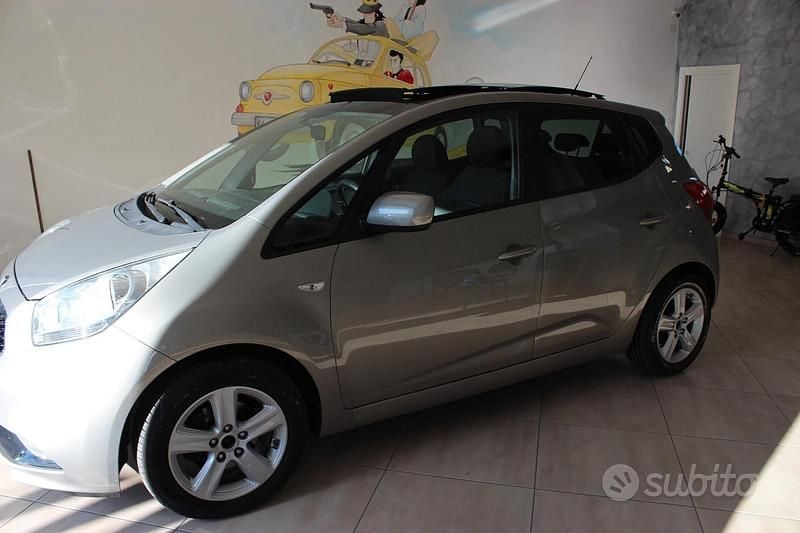 Usata Kia Venga 90 CV (66 kW) 2016 Grigio Utilitaria