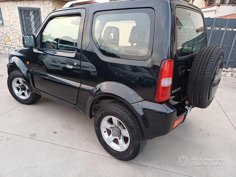 Usata Suzuki Jimny 86 CV (63 kW) 2008 Nero SUV