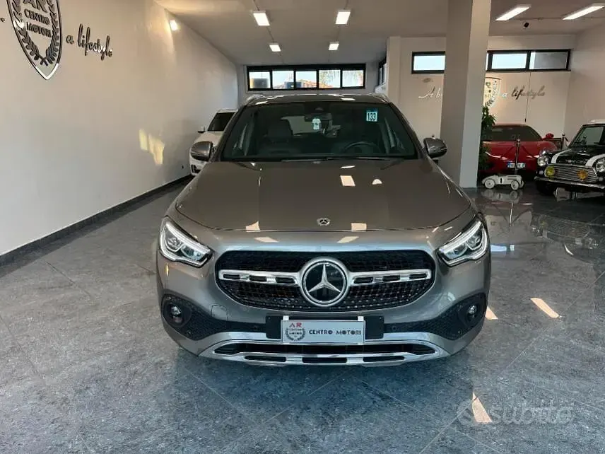 Usata Mercedes GLA200 150 CV (110 kW) 2021 Mountain grey SUV