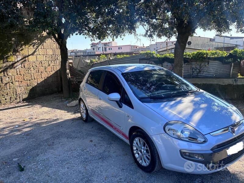 Bianco Usata 2010 Fiat Grande Punto Due volumi | 4200 € (Cara) - Immagine 1/4