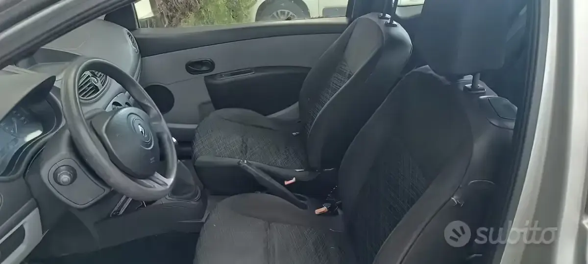 Usata Renault Clio II 85 CV (62 kW) 2006 Grigio Berlina