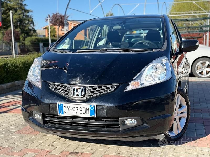 Usata Honda Jazz Executive 99 CV (72 kW) 2010 Nero Utilitaria