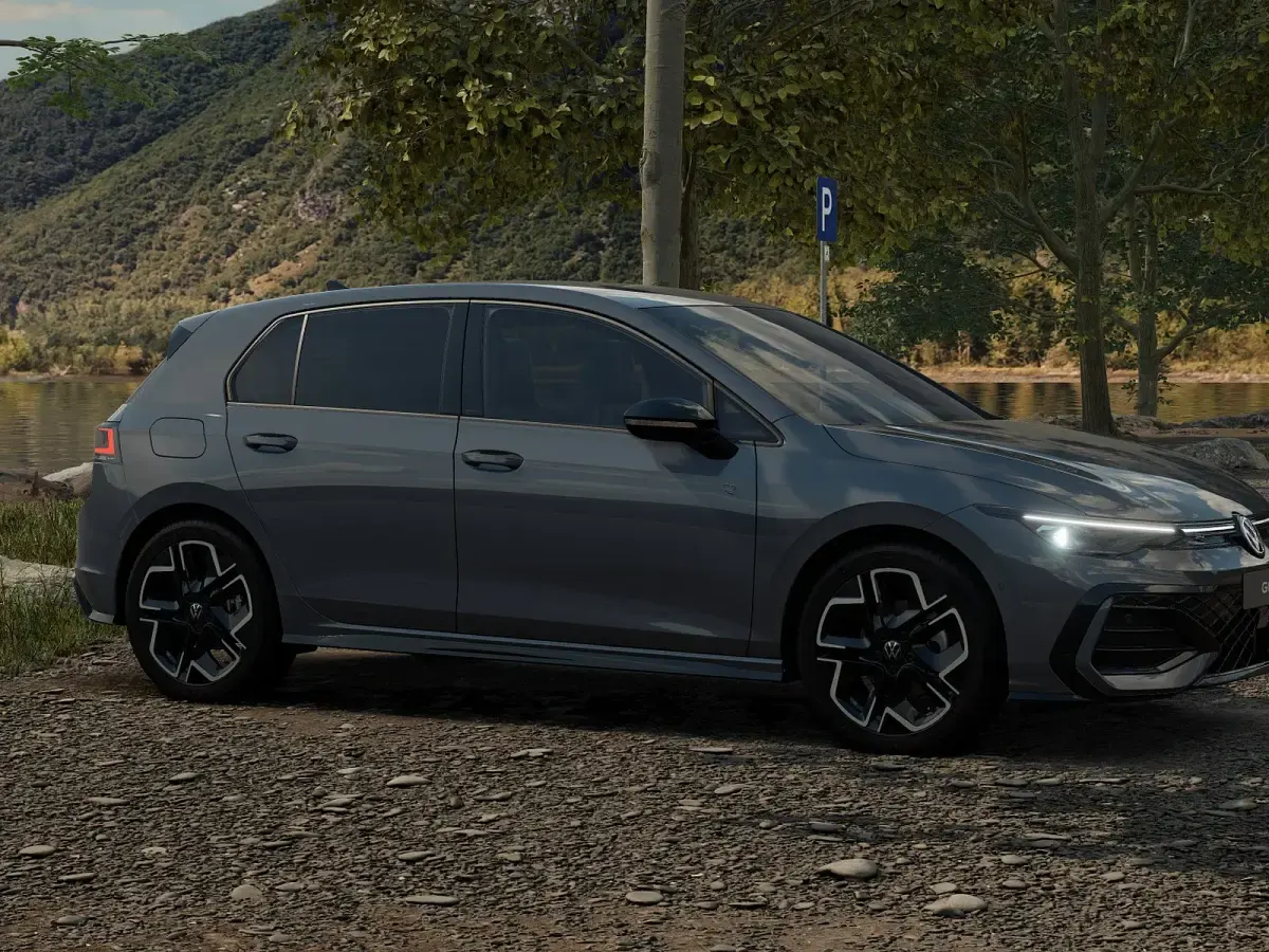 Nuova VW Golf VIII R-line Plus 150 CV (110 kW) 2026 Dolphin grey metallizzato Berlina