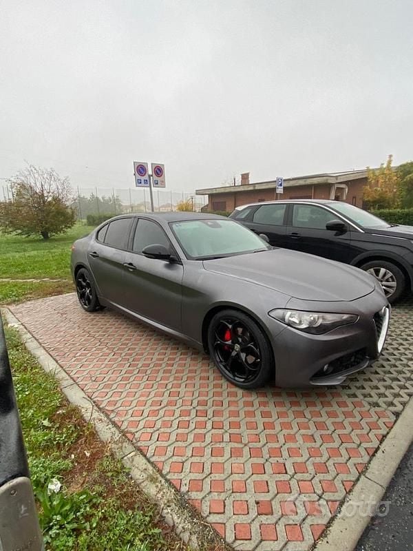 Usata Alfa Romeo Giulia Super 150 CV (110 kW) 2017 Bronzo Berlina