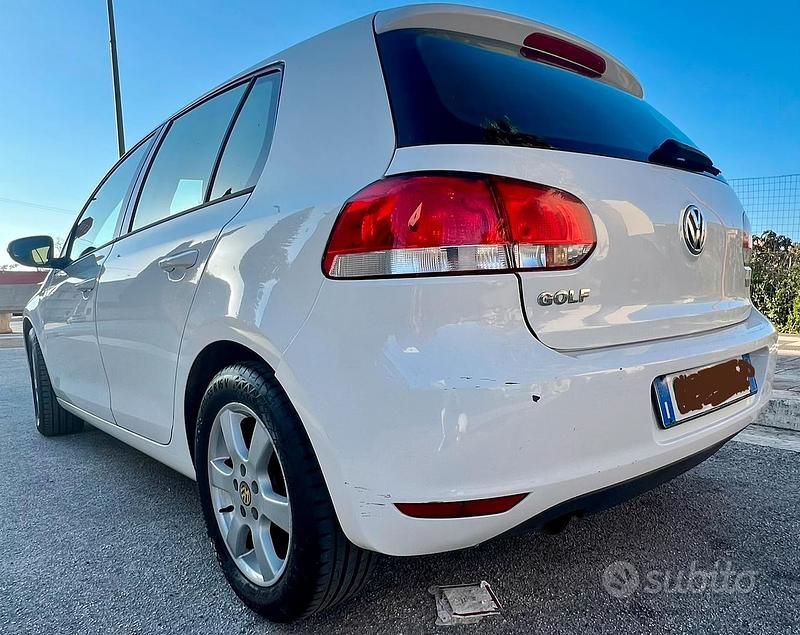 Usata VW Golf VI 105 CV (77 kW) 2010 Bianco Utilitaria