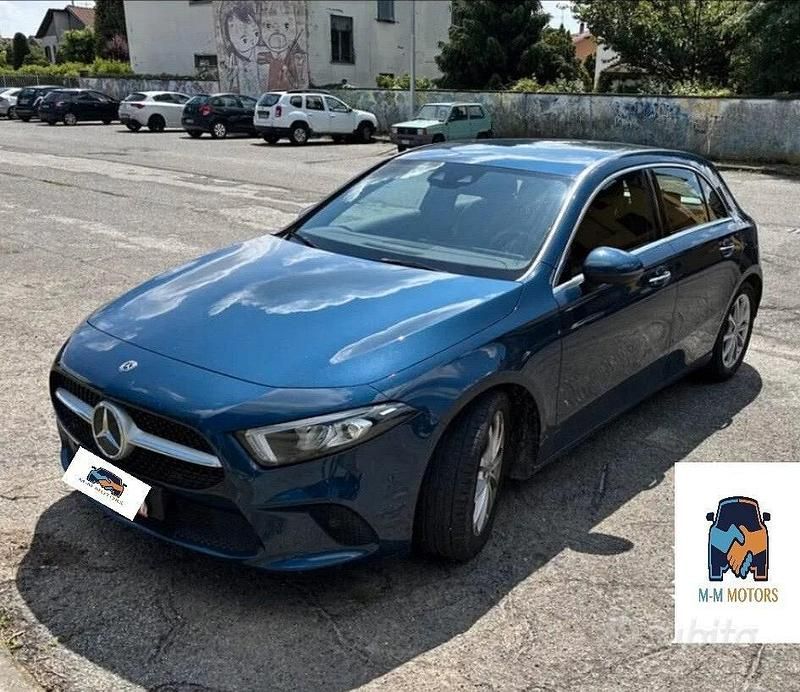 Usata Mercedes A180 Premium 136 CV (100 kW) 2019 Blu Berlina