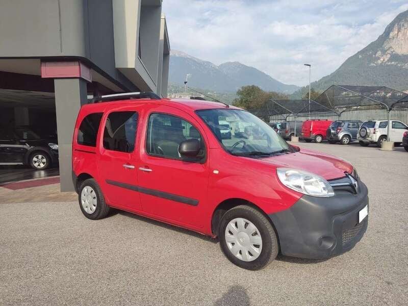 Usata Renault Kangoo 114 CV (83 kW) 2015 Rosso Monovolume