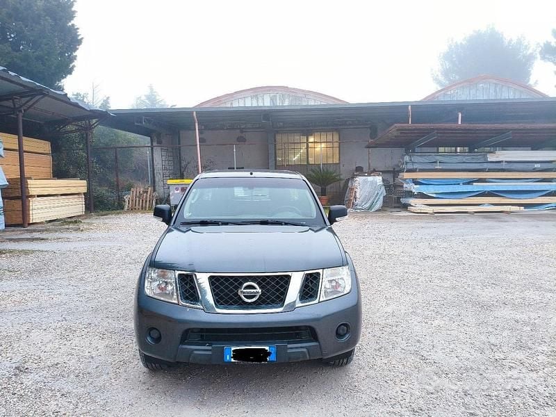 Nero Usata 2011 Nissan Navara Pick-up | 12.000 € (Ottimo prezzo) - Immagine 1/4