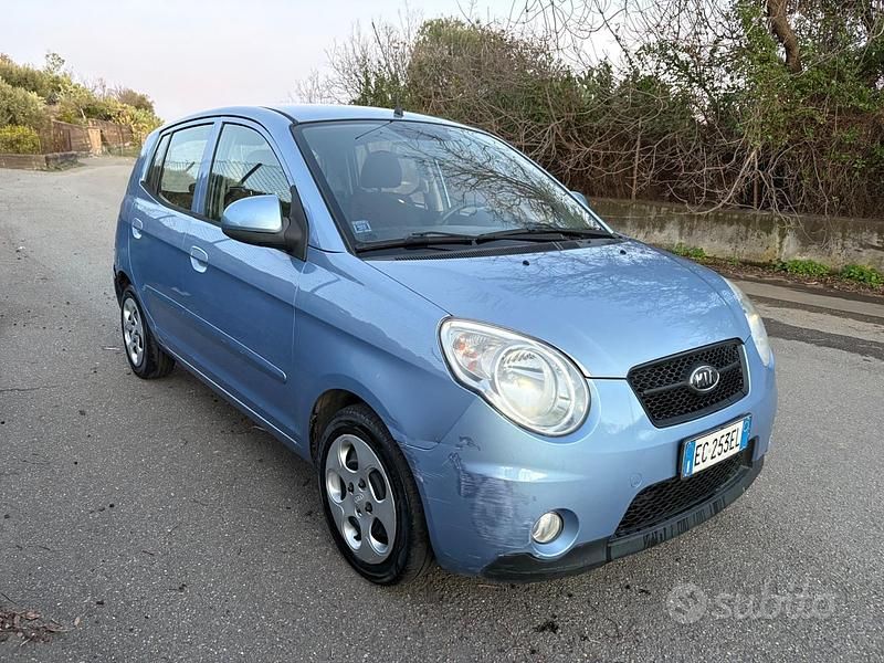 Usata Kia Picanto 60 CV (44 kW) 2010 Blu Utilitaria
