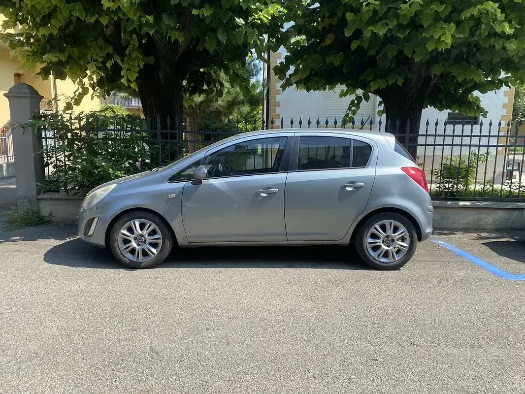 Usata Opel Corsa 86 CV (63 kW) 2012 Utilitaria