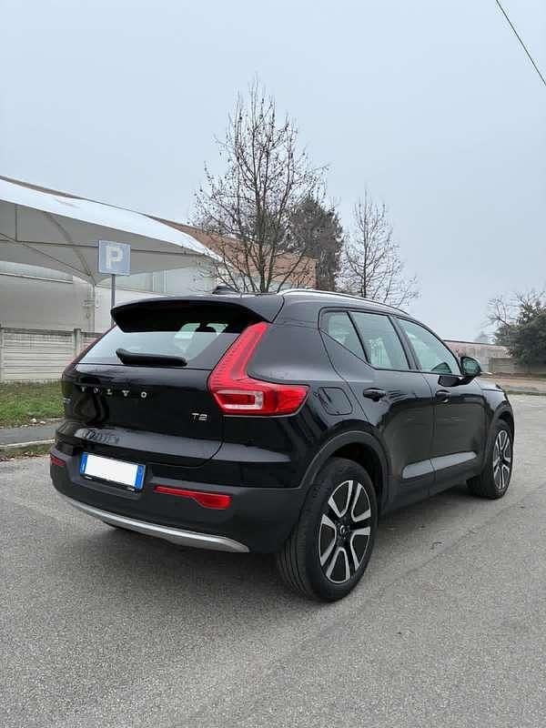 Usata Volvo XC40 Momentum 129 CV (94 kW) 2020 Nero SUV