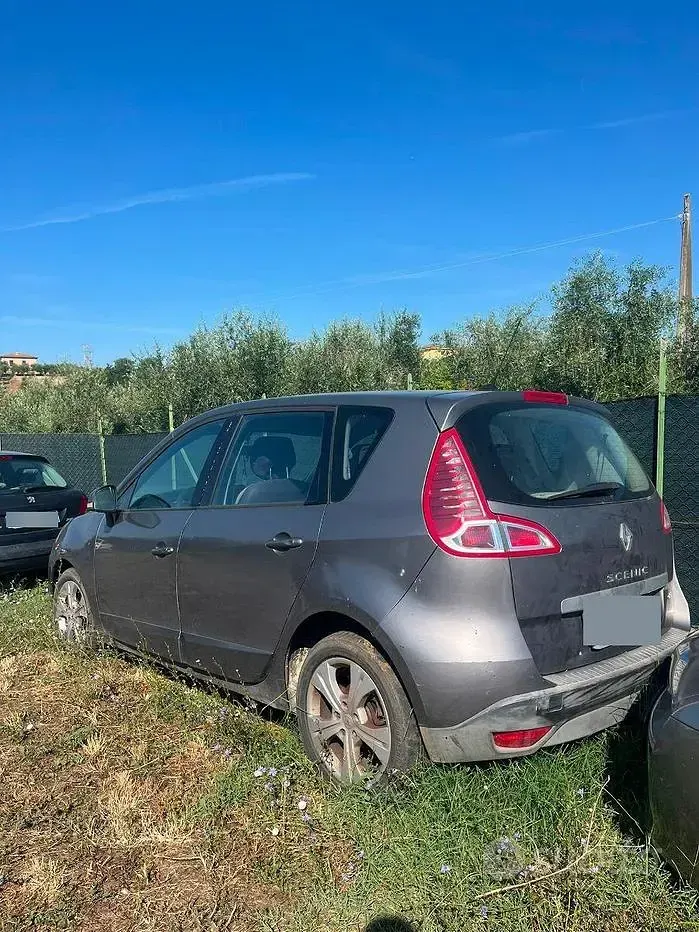 Usata Renault Scénic III 110 CV (80 kW) 2011 Grigio Monovolume