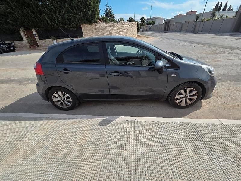 Gebraucht Kia Rio 85 PS (62 kW) 2017 Grau Kleinwagen