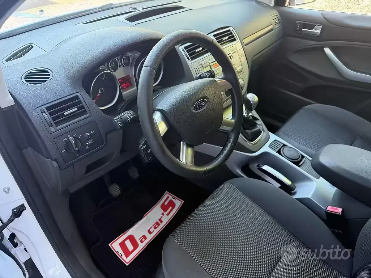 Usata Ford Kuga 140 CV (102 kW) 2011 Bianco SUV