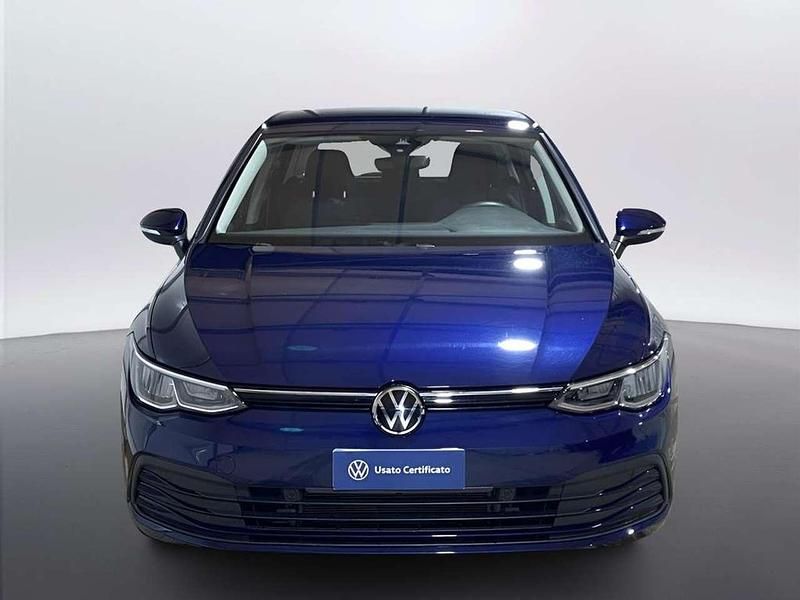 Usata VW Golf VIII Life 110 CV (80 kW) 2024 Atlantic blue metallizzato Berlina