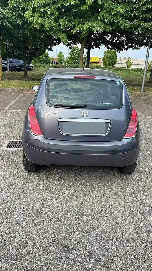 Usata Lancia Ypsilon 60 CV (44 kW) 2006 Grigio Utilitaria