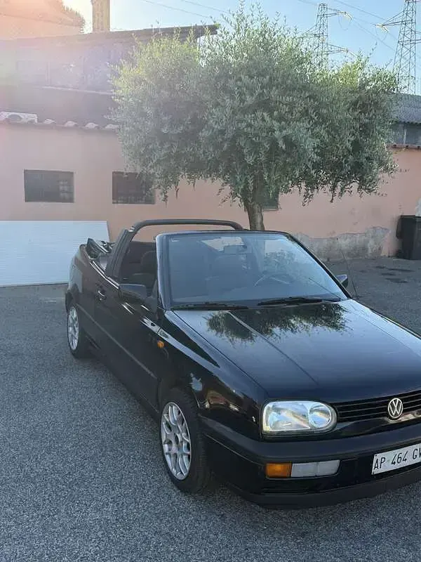 Usata VW Golf Cabriolet Classicline 101 CV (74 kW) 1997 Bluazzurro Cabrio