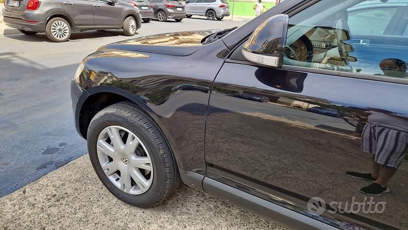 Usata VW Touareg 224 CV (164 kW) 2007 Nero SUV