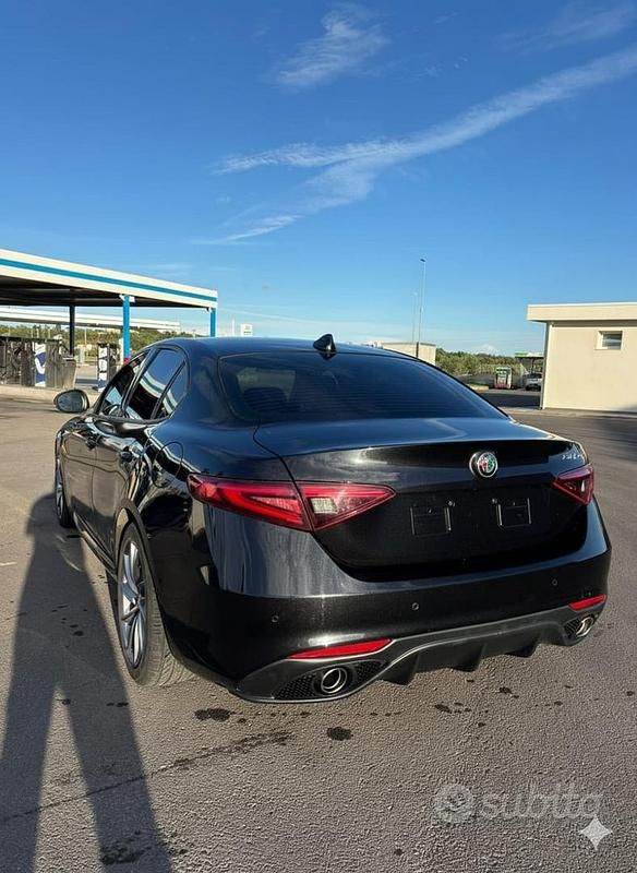 Usata Alfa Romeo Giulia 160 CV (117 kW) 2018 Nero Berlina