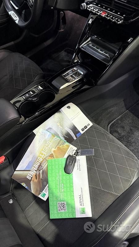 Usata Peugeot 2008 GT 130 CV (95 kW) 2022 Nero SUV