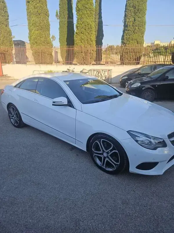 Usata Mercedes E220 Premium 170 CV (125 kW) 2016 Bianco Coupé