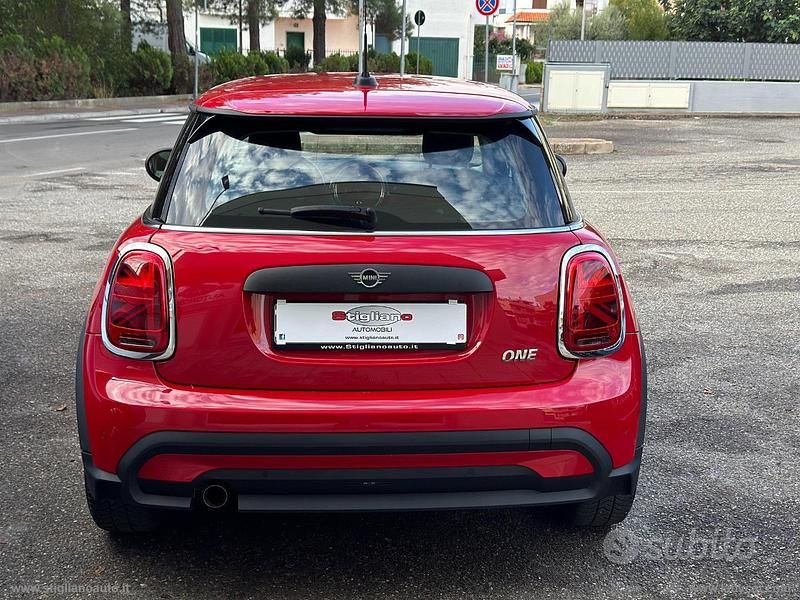 Usata Mini ONE Classic 75 CV (55 kW) 2022 Rosso Utilitaria