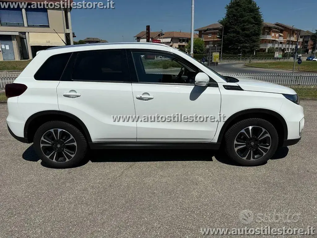Usata Suzuki Vitara 129 CV (94 kW) 2021 Bianco pastello SUV