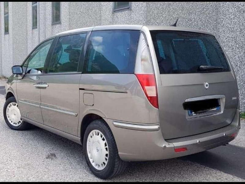 Usata Lancia Phedra 128 CV (94 kW) 2006 Grigio Monovolume