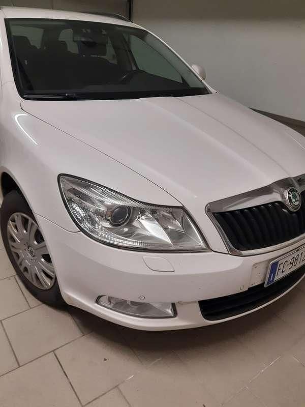 Usata Skoda Octavia Elegance 140 CV (102 kW) 2011 Bianco Station wagon