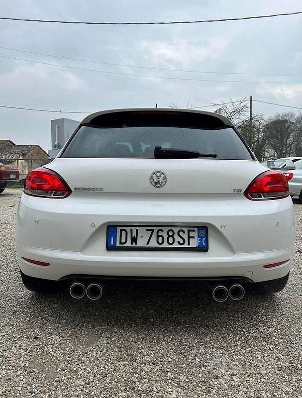 Begagnad VW Scirocco 122 HK (89 kW) 2009 Vit Sportkupé