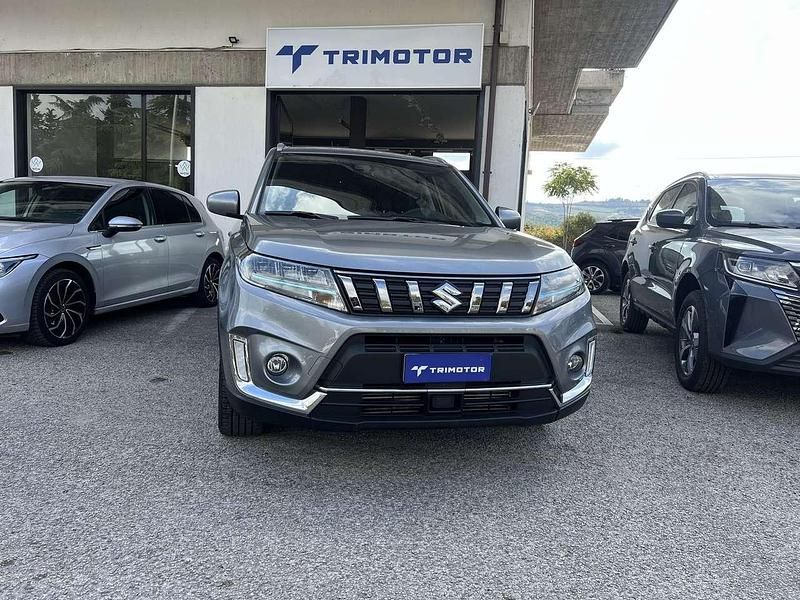 Grigio Usata 2022 Suzuki Vitara Cool SUV | 17.900 € (Buon prezzo) - Immagine 1/4