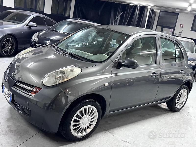 Grigio Usata 2004 Nissan Micra Acenta Tre volumi | 1699 € (Ottimo prezzo) - Immagine 1/4