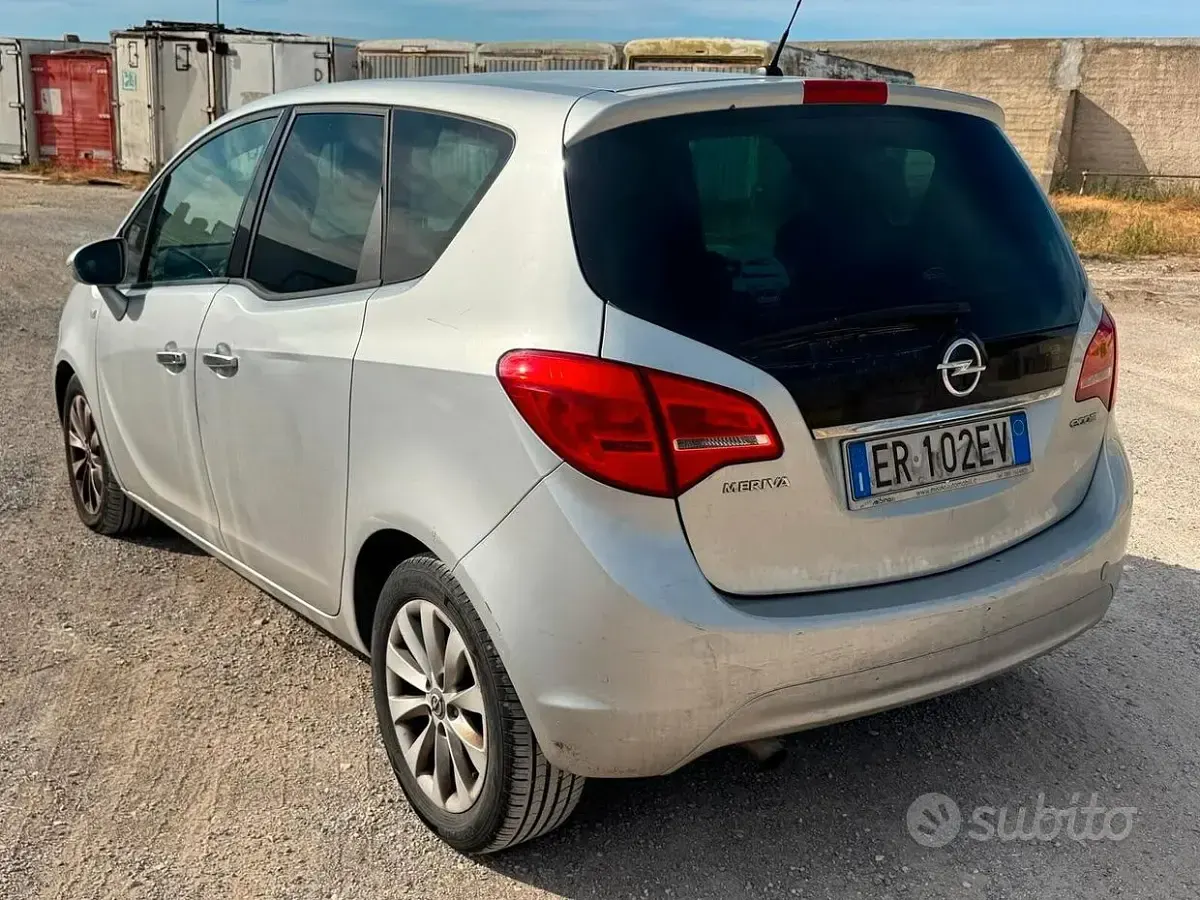 Usata Opel Meriva Cosmo 95 CV (69 kW) 2013 Grigio Monovolume