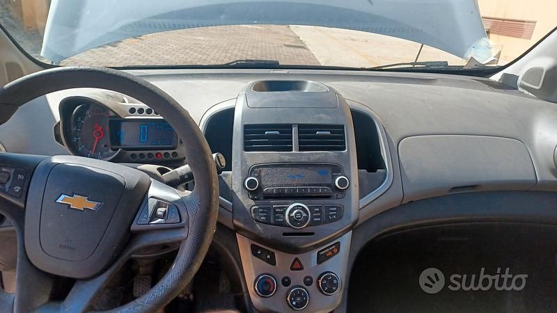 Bianco Usata 2013 Chevrolet Aveo Due volumi | 1000 € - Immagine 1/4