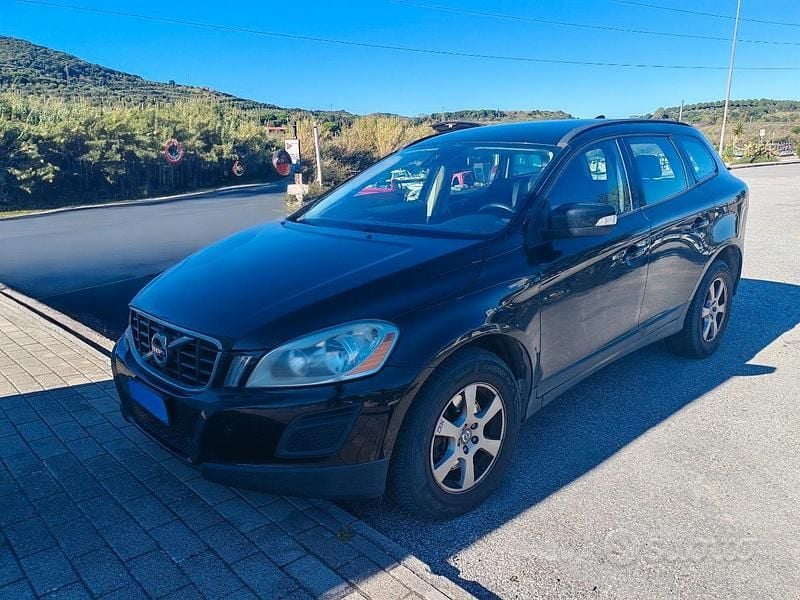 Nero Usata 2011 Volvo XC60 SUV | 7000 € (Buon prezzo) - Immagine 1/2