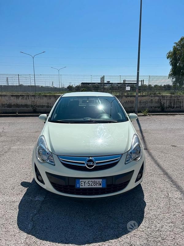 Usata Opel Corsa 75 CV (55 kW) 2013 Utilitaria