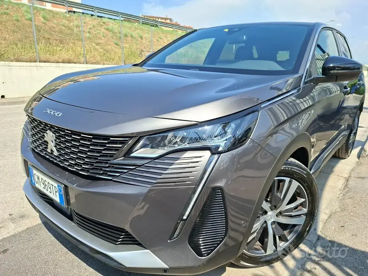 Usata Peugeot 3008 Allure 131 CV (96 kW) 2023 Grigio SUV