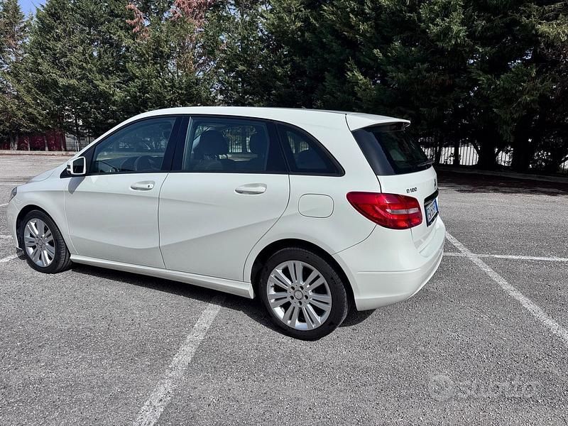 Usata Mercedes B180 Executive 109 CV (80 kW) 2014 Bianco Utilitaria