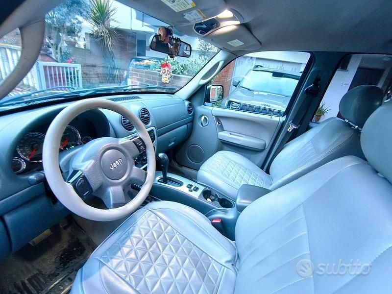 Usata Jeep Cherokee 204 CV (150 kW) 2005 SUV