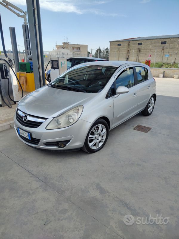 Usata Opel Corsa Cosmo 90 CV (66 kW) 2007 Grigio Utilitaria