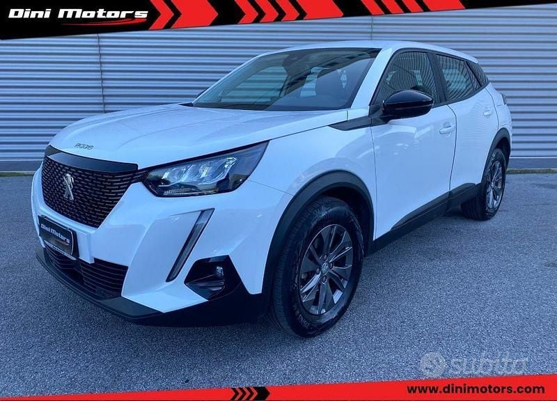 Usata Peugeot 2008 Active 101 CV (74 kW) 2022 Bianco metallizzato SUV