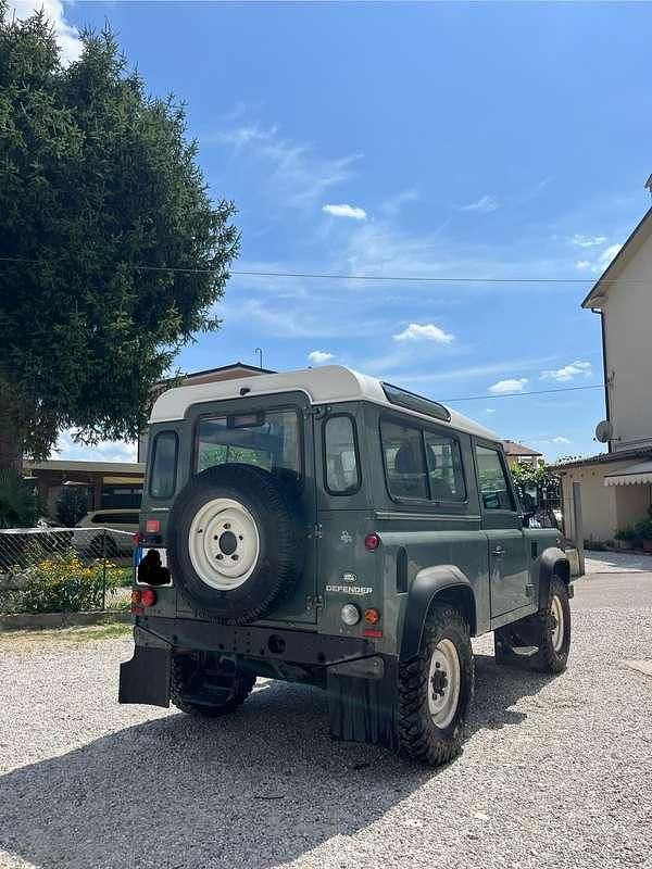 Usata Land Rover Defender SE 122 CV (89 kW) 2010 Verde SUV
