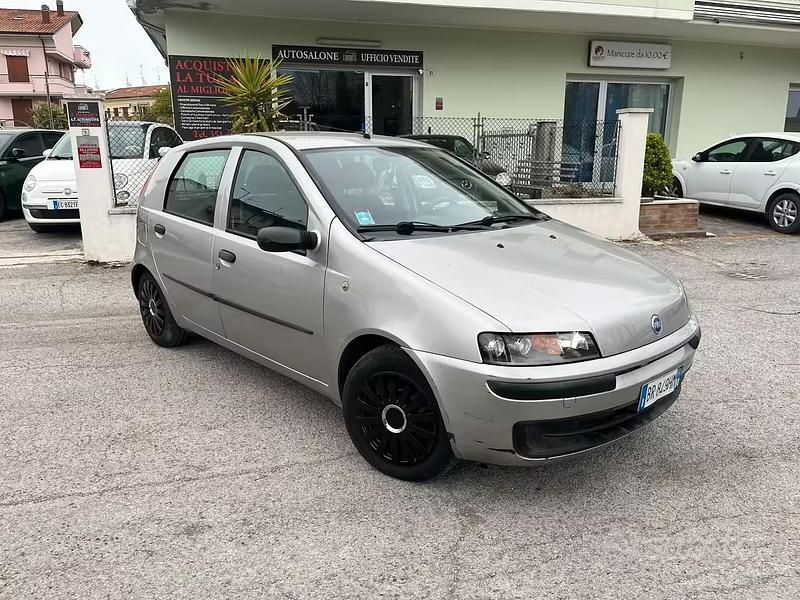 Usata Fiat Punto 59 CV (43 kW) 2001 Grigio Utilitaria