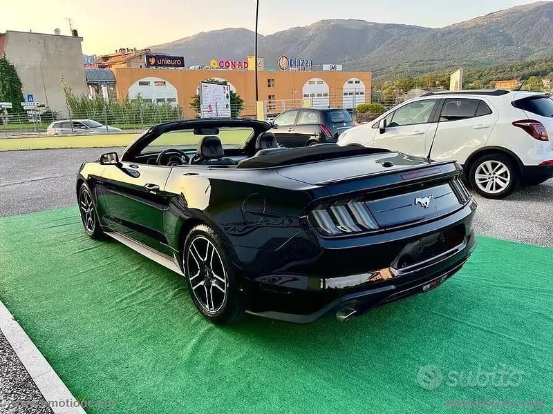 Usata Ford Mustang Convertible 310 CV (228 kW) 2020 Nero Cabrio