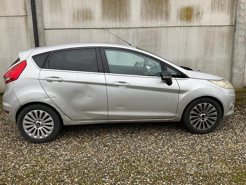 Usata Ford Fiesta Titanium 2009 Grigio Utilitaria