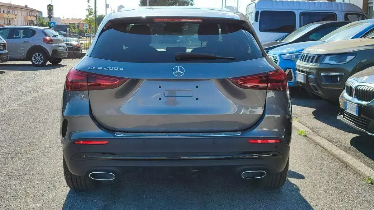 Usata Mercedes GLA200 AMG Line Premium 150 CV (110 kW) 2025 Grigio montagna met. SUV