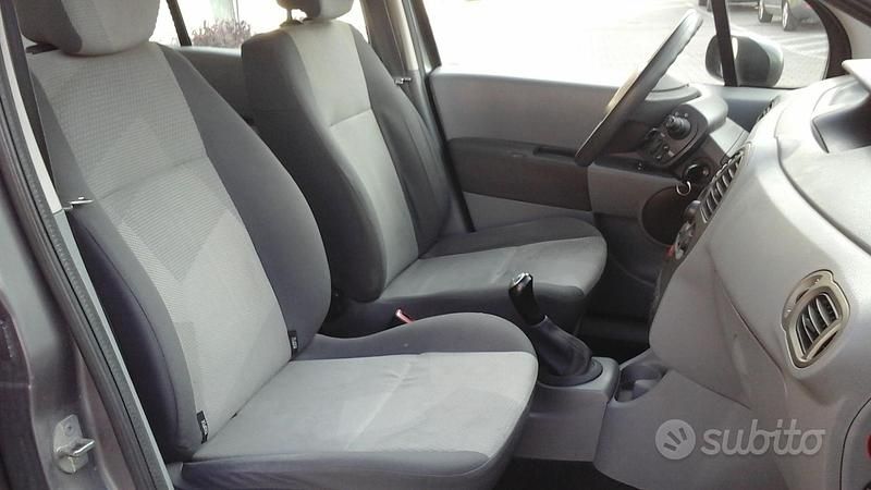 Usata Renault Modus Dynamique 75 CV (55 kW) 2008 Grigio Monovolume