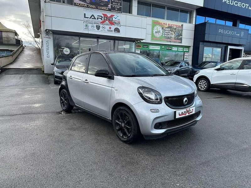 Argento Usata 2016 Smart ForFour Passion Utilitaria | 9800 € (Cara) - Immagine 1/4