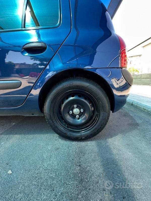 Usado Renault Clio II 75 CV (55 kW) 2005 Azul Utilitario