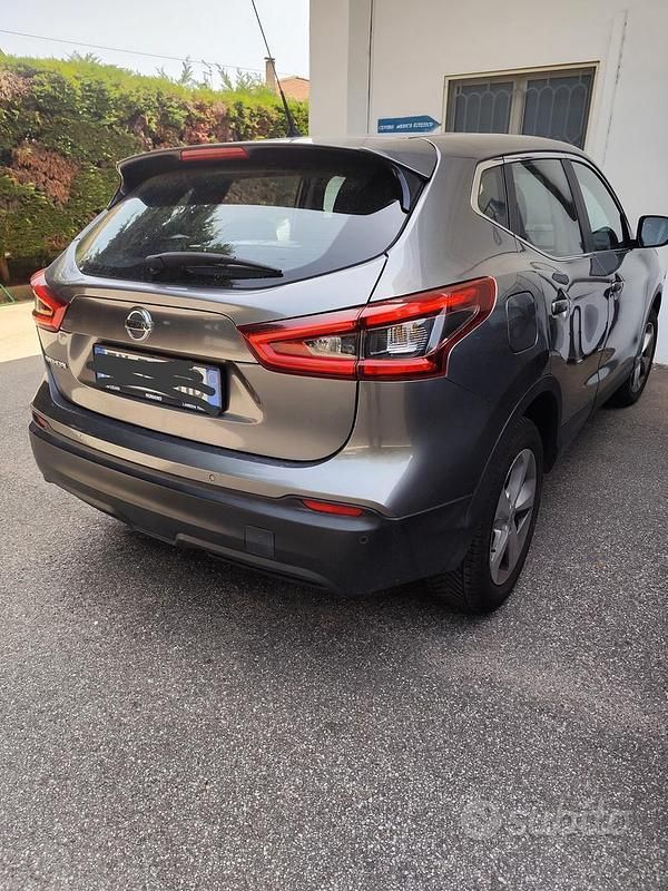 Usata Nissan Qashqai 115 CV (84 kW) 2018 Grigio SUV